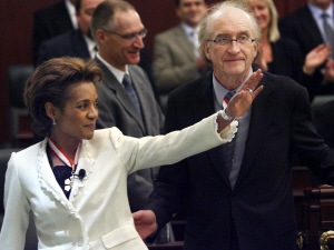 Michaëlle Jean et son époux, Jean-Daniel Lafond, au Parlement albertain, en 2006