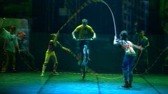Extrait du spectacle « ID » du cirque Eloize