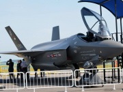 Un F-35 de la compagnie Lockheed Martin, montr� lors du Salon de l'a�ronautique de Singapore, en f�vrier 2010.