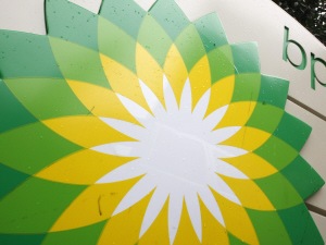 Le logo de BP à une station-service
