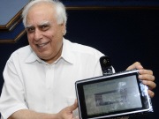Le ministre indien du D�veloppement des ressources humaines, Kapil Sibal, a d�voil� le nouvel outil informatique � New Delhi.