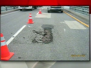 Une dalle de béton est tombée du pont Mercier.