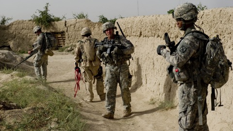 Des soldats am�ricains dans un village de la province de Kandahar.