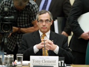 Le ministre Tony Clement