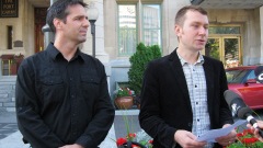 De gauche à droite : Brendan Reimer et Stuart Trew, membres du Réseau pour le commerce juste