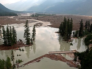 Le glissement de terrain a obstrué la Meager Creek.