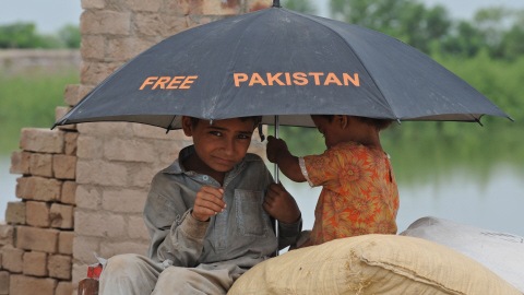 http://img.src.ca/2010/08/16/480x270/AFP_100816pakistan_enfants_inondations_8.jpg