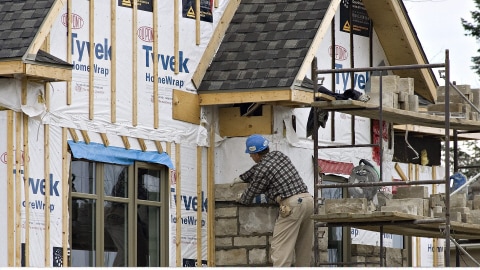 Briqueteur sur un chantier de construction � L�vis.