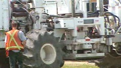 La Fédération québécoise des municipalités réclame un débat public sur l'exploitation des gaz de schiste.