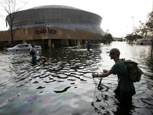 Photo prise près du Superdome, à La Nouvelle-Orléans, le 31 août 2005, quelques jours après le passage de l'ouragan Katrina
