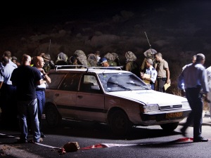 La voiture des quatre colons israéliens assassinés mardi près de la ville d'Hébron.
