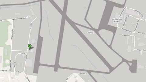 La 17e escadre de la base des Forces canadiennes se trouve non loin de l'a�roport.