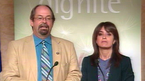 Le d�put� lib�ral Geoffrey Kelley et la p�quiste V�ronique Hivon