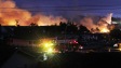 Un h�licopt�re verse de l'eau sur le brasier le 9 septembre 2010, � San Bruno, en Californie.