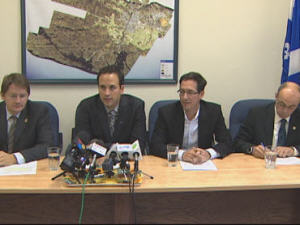 Les députés de Jonquière, Sylvain Gaudreault, de Lac-Saint-Jean, Alexandre Cloutier, de Chicoutimi, Stéphane Bédard et de Roberval, Denis Trottier.