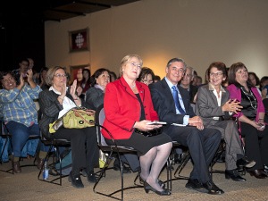 L'ex-présidente chilienne Michelle Bachelet rencontre des Chiliens d'origine à la Maison de Radio-Canada