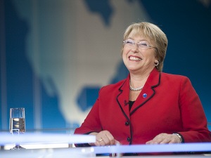 Michelle Bachelet sur le plateau du Téléjournal.