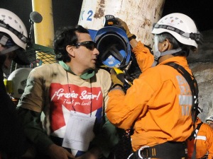 Le mineur Raul Enrique Bustos à sa sortie de la capsule Phénix.