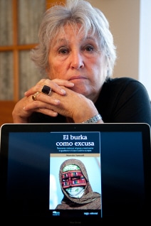 Wassyla Tamzali milite avant tout pour le respect des droits des femmes, mais elle s'oppose au port du voile.