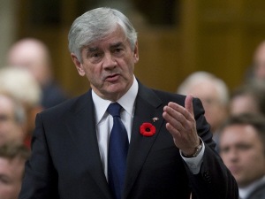 Le ministre Lawrence Cannon lors de la période de questions à la Chambre des communes