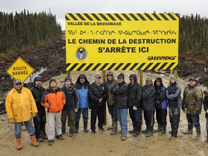 Les Cris de Waswanipi ont érigé une barricade sur une route forestière de la vallée de la Broadback.