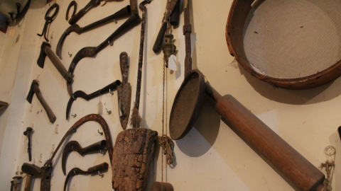 Des outils utilis�s par les Palestiniens pour travailler leur terre.