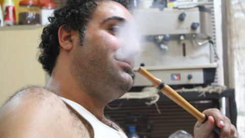 Wissam dans son petit caf� � Chatila 