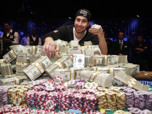 Jonathan Duhamel a remporté le gros lot de 8,9 millions de dollars.