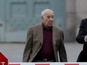 Nicolo Rizzuto quittant une prison de Montréal le 16 octobre 2008.