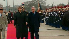 Le premier ministre Jean Charest en compagnie de Marie-Anne Montchamp, secrétaire d'État auprès de la ministre des Solidarités et de la Cohésion sociale.