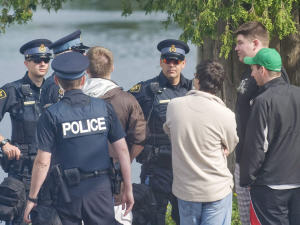 Des policiers lors du sommet du G8 à Huntsville