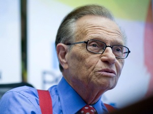 L'animateur Larry King à Montréal, le 6 octobre 2010, lors d'une conférence de presse portant sur sa carrière.