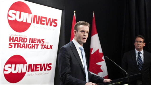 Kory Teneycke lors de la conférence de presse présentant Sun TV News