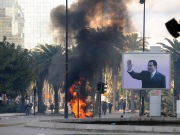 Des affrontements à Tunis entre des forces de l'ordre et des manifestants.