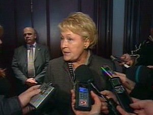 Pauline Marois réagit aux nominations de ses anciens collègues Lucien Bouchard et Diane Lemieux à la tête de l'APGQ et de la CCQ.