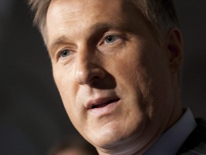 Maxime Bernier répond aux questions des journalistes le 7 octobre 2010.