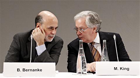 Le G20 s'attaque aux déséquilibres mondiaux AFP_110218_c3570_bernanke-g20-paris_8