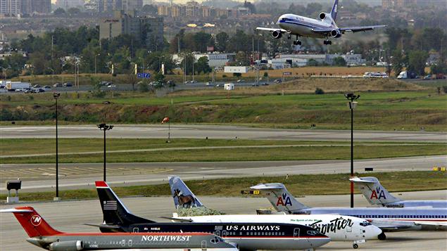 Des avions sur le tarmac de l’aéroport Pearson de Toronto.