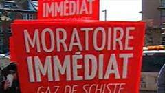 Des manifestants demandant un moratoire sur le gaz de schiste à Trois-Rivières