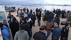 Des milliers de Turcs se sont rendus au port de Benghazi mardi. Leur évacuation par transbordeur a commencé mercredi.