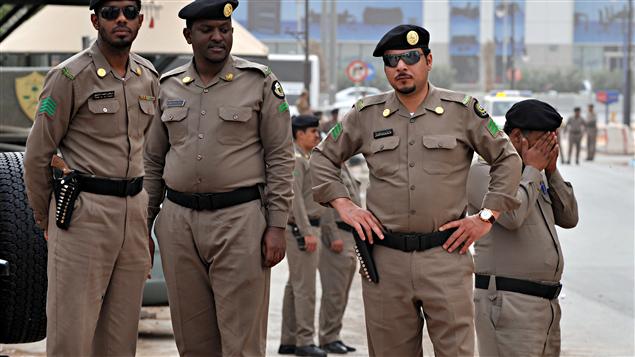 رجال شرطة سعوديون لمكافحة التظاهرات                   