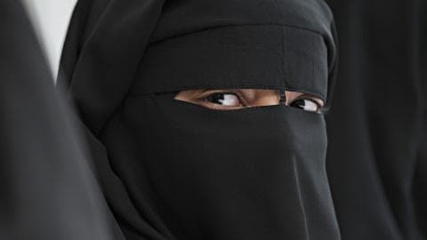 Une femme portant le niqab