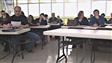 Des repr�sentants des groupes communautaires et syndicaux �coutent le budget Flaherty