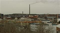 Le centre-ville de Sudbury et la grande cheminée de Vale