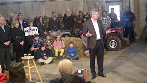 Stephen Harper dans une ferme de Wainfleet, en Ontario
