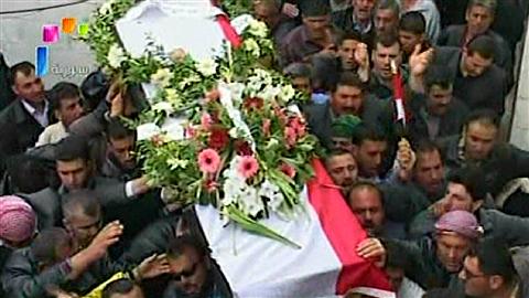 La télévision d'état syrienne a montré lundi des images des funérailles des membres de sécurité qui auraient été tués dimanche à Banyas.