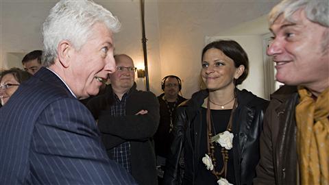 Gilles Duceppe rencontre des artistes dans un centre culturel de la circonscription d'Honor�-Mercier, � Montr�al (18 avril 2011)