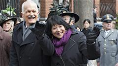 Jack Layton et sa conjointe Olivia Chow faisaient campagne à Toronto le vendredi 22 avril 2011.