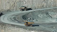 Camions dans une mine