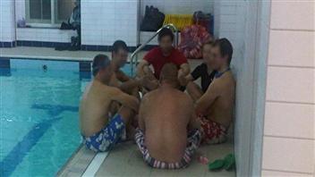 Équipés de maillots fournis par la Ville, les pompiers ont été évalués en piscine.